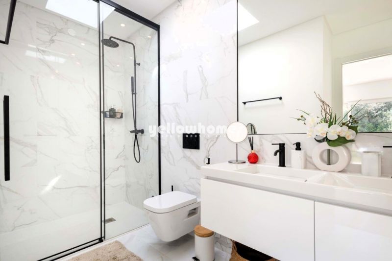 Moradia contemporânea T1+2 com piscina privada num condomínio fechado perto de Ferragudo